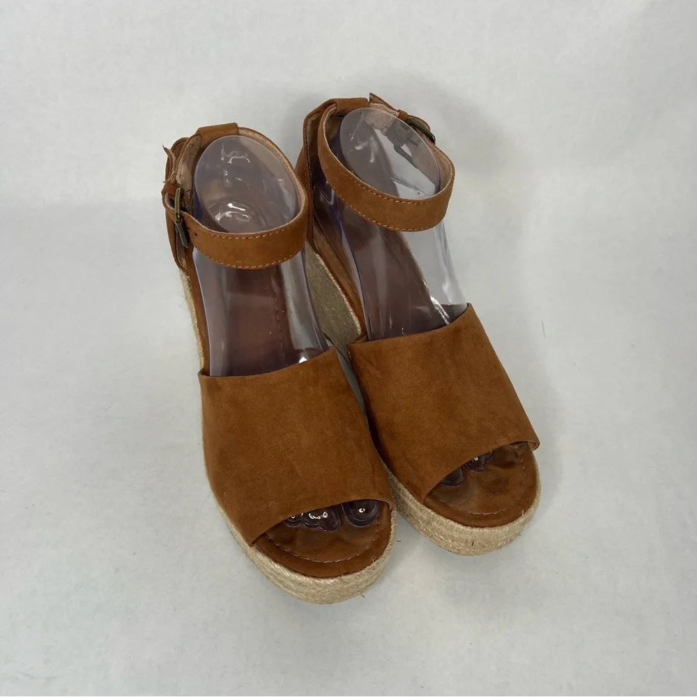 Universal Threads Tan Suede Platform‎ Sandals 8.5